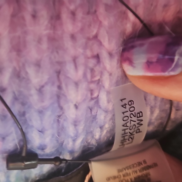 Karl Lagerfeld  infinity scarf and cap. - Picture 10 of 15